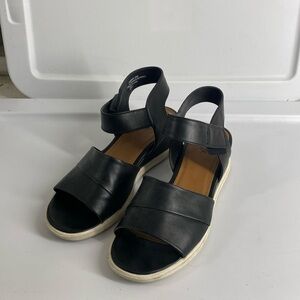 Women’s, Sofft sandals in size 10, black leather